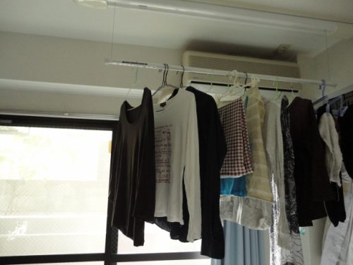 梅雨の洗濯物の臭い対策！扇風機や除湿器は有効？